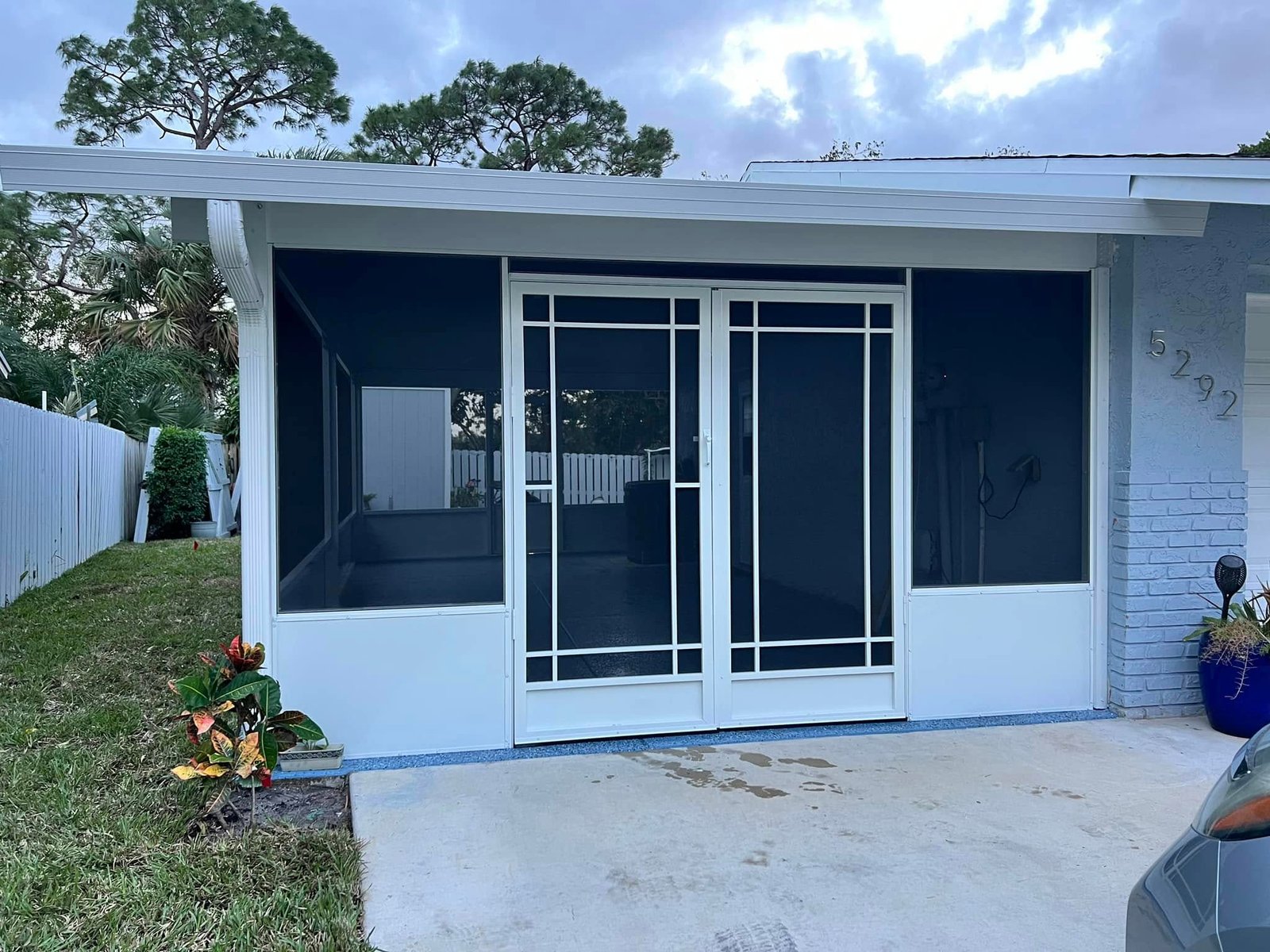 Custom screen room construction by All Star Sunrooms in Florida